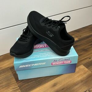 Women’s tennis shoes. Sketchers with Air-Cooled Memory Foam